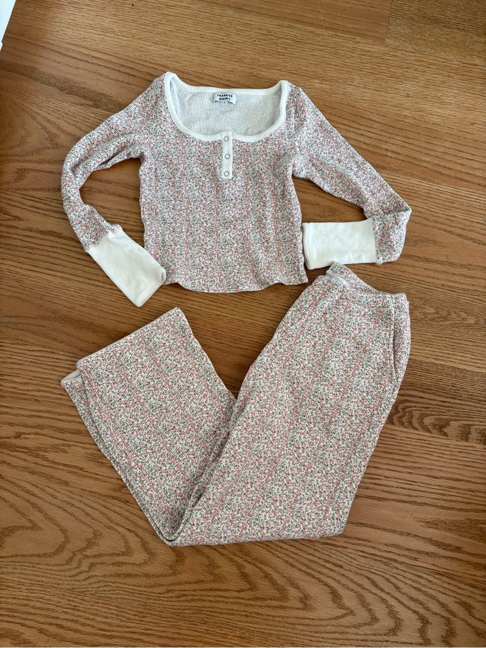 Frankie's Bikinis Cream & Pink Floral Thermal Pajama Set
